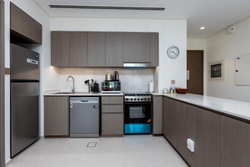 Allsopp & Allsopp - Stylish 1-Bedroom Apartment in Grande Residences Downtown - image 7