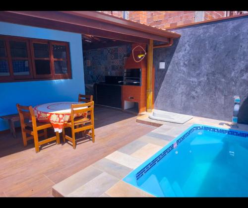 CASA AZUL PISCINA NAS TONINHAs in หาดโตนินยาส