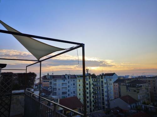 Milan Skyline Apartment in città studi a 1 minuto dal metrò con terrazzo wi-fi e netflix, Milán (foto 9)