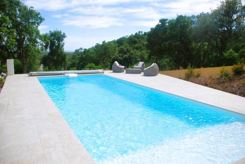 Villa L'Argentière pour 6 personnes avec piscine et vue dégagée à La Londe-Les-Maures gîte à louer Saint-Clair