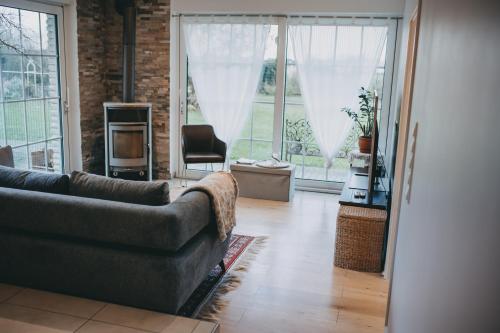 Dotări, Bungalow mit Basketballplatz in Lemgo