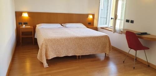 Superior Double or Twin Room image 10
