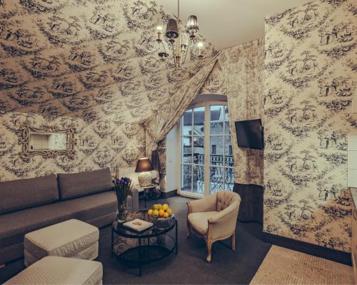 Moon Garden Old Town Hotel