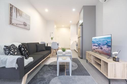 Elevated style 1BR in the heart of Mel with study, Melbourne
