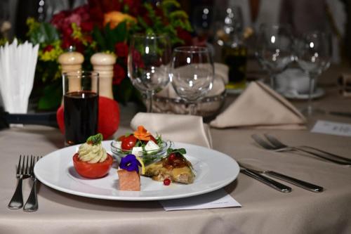 Marshal Garden Hotel - image 5