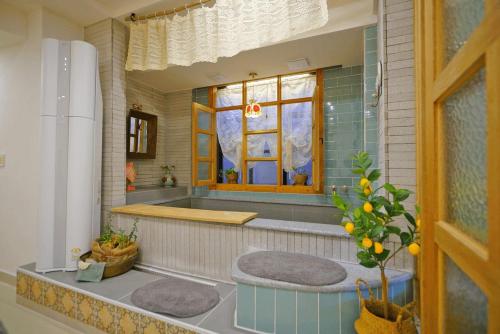 room detail thumbnail 2