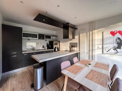 Bel appartement avec terrasse et jardin in 沃勒佩尼