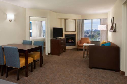 2 bedrooms, 3 beds