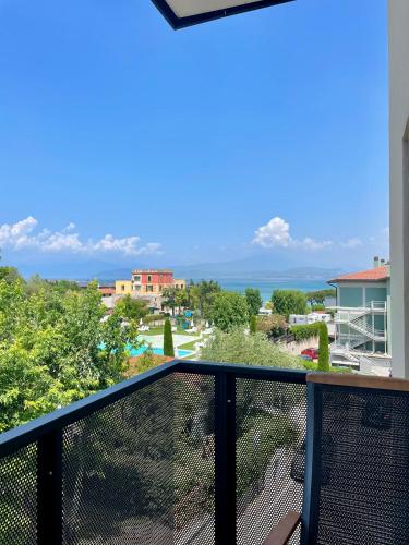 Deluxe Double Room with Balcony image 8