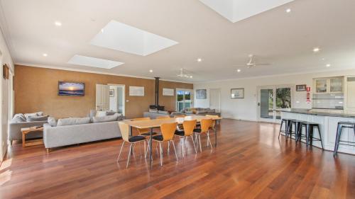 Peninsula at Metung House - access by boat only in เมตุง