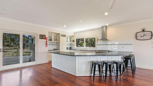 Peninsula at Metung House - access by boat only in เมตุง