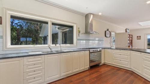 Peninsula at Metung House - access by boat only in เมตุง