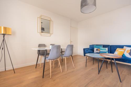 設施, T2 à Ambilly avec Terrasse, Tram 17, Genève (T2 a Ambilly avec Terrasse, Tram 17, Geneve) in 昂比伊