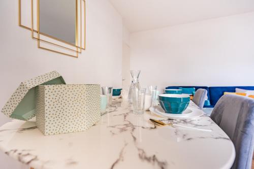 設施, T2 à Ambilly avec Terrasse, Tram 17, Genève (T2 a Ambilly avec Terrasse, Tram 17, Geneve) in 昂比伊