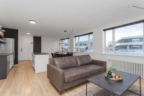 Three Bedroom Apartment on Rainbow Street by Heimaleiga - image 5