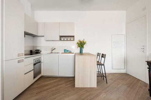 Trastevere Contemporary Apartment - image 8