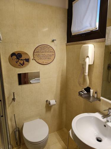Single Room image 4