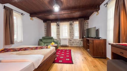 Junior Suite with Mountain View image 3