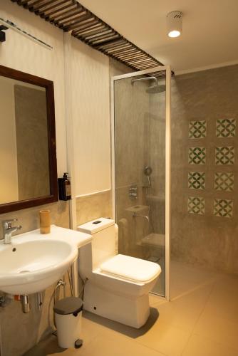 Double Room with Balcony and Sea View image 1