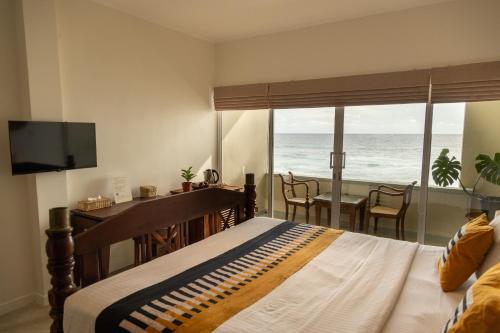Double Room with Balcony and Sea View image 4
