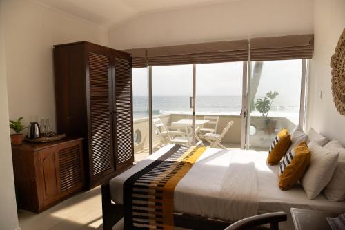 Deluxe Double Room with Balcony and Sea View image 7