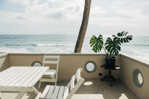 balkon/terras, 1000m² 21 slaapkamer, 21 privé badkamer Appartement in Hikkaduwa (Neevana Hotel Hikkaduwa) in Hikkaduwa