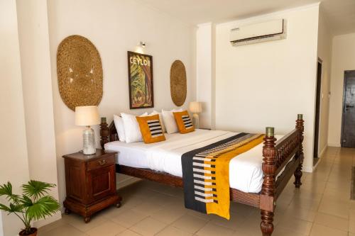 Deluxe Double Room with Balcony and Sea View image 2