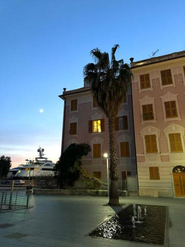 Appartamento sul mare con box auto in Varazze