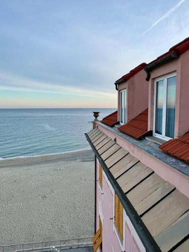 Appartamento sul mare con box auto in Varazze