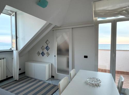 Appartamento sul mare con box auto in Varazze