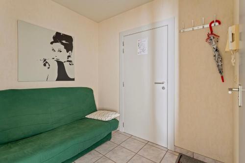 One-Bedroom Apartment image 6