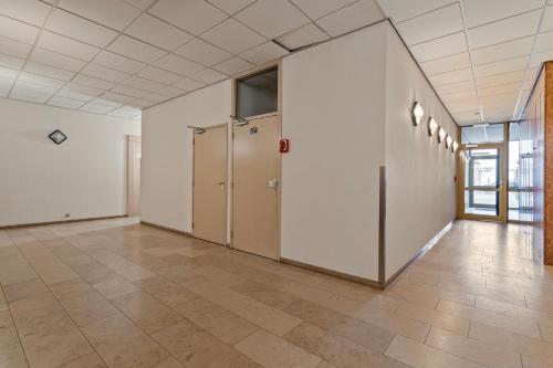 One-Bedroom Apartment image 2