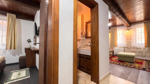 Standard Suite image 4