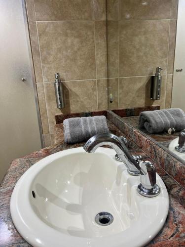Bathroom, Apartamento Lecheria Playa 4 personas in Lecheria