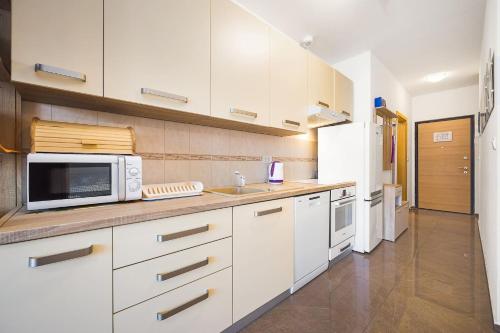 Apartment Tania - image 9