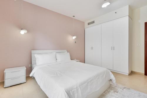 Savis Home Oceanfront Serenity and Marina Views, Dubai (photo 9)