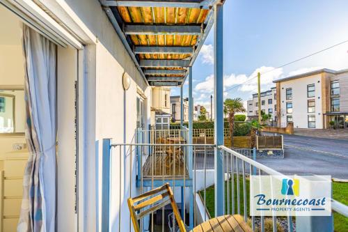 Balcony/terrace, BLUE WATERS 8 by BOURNECOAST - A Stylish Flat with Balconies Near the Sandy Beaches - FM9632 near Solent Meads Golf Centre