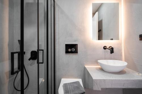 YOUR ATHENS BASE Comfy Apartments in Petralona, Steps to Metro 5