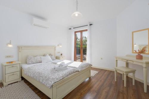 Villa Marina with pool, BBQ & parking near Poreč (Villa Marina with pool, BBQ & parking near Porec) in Jasenovica