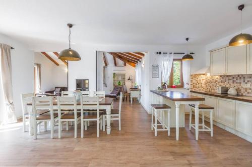 Villa Marina with pool, BBQ & parking near Poreč (Villa Marina with pool, BBQ & parking near Porec) in Jasenovica
