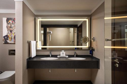 Radisson Blu Leogrand Hotel - image 2