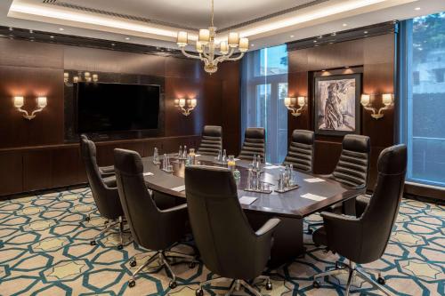 623731596 Radisson Blu Leogrand Hotel