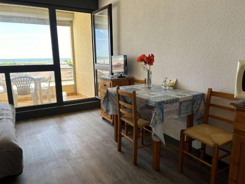 Studio Apartment image 10