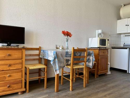 Studio Apartment image 9