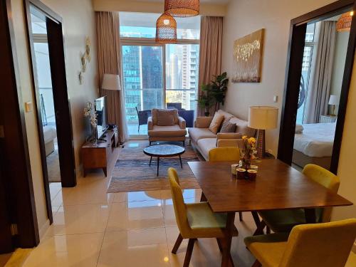 Burj Khalifa View! Modern 2BR in Dubai's Business Bay, Дубай (фото 5)