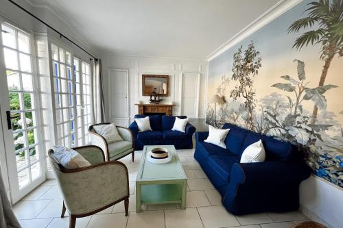 Wide house with WIFI and AC a terrace a garden and a 12m mooring Wide house with WIFI and AC a terrace a garden and a 12m mooring