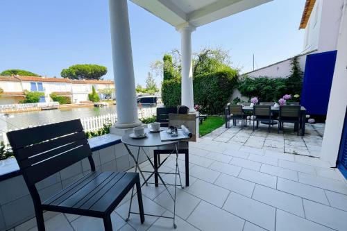 Wide house with WIFI and AC a terrace a garden and a 12m mooring Wide house with WIFI and AC a terrace a garden and a 12m mooring