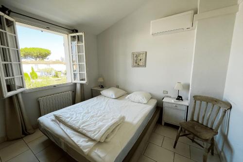 Wide house with WIFI and AC a terrace a garden and a 12m mooring Wide house with WIFI and AC a terrace a garden and a 12m mooring