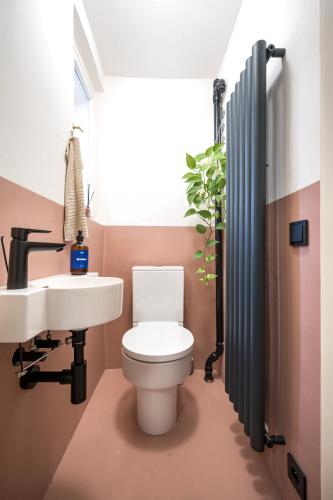 Prague Days - One-bedroom Apartment with Balcony and Workspace in Vinohrady - image 7