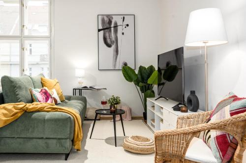 Prague Days - One-bedroom Apartment with Balcony and Workspace in Vinohrady - image 10